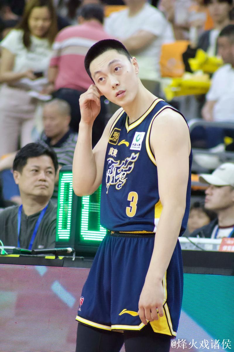 单场11助攻！胡明轩：我们欠缺这种强度的比赛